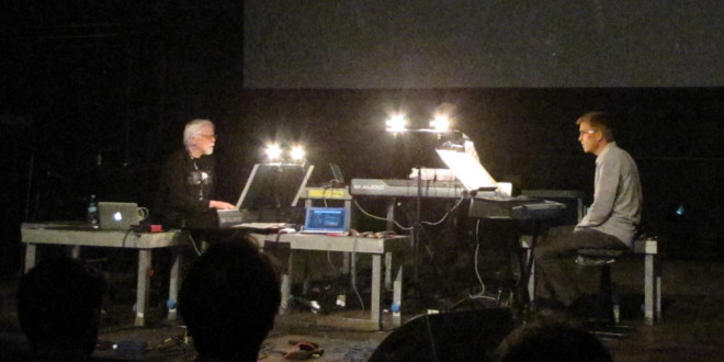 Berlin Atonal: David Borden mit einem Mitglied des Mother Mallard Ensemble.